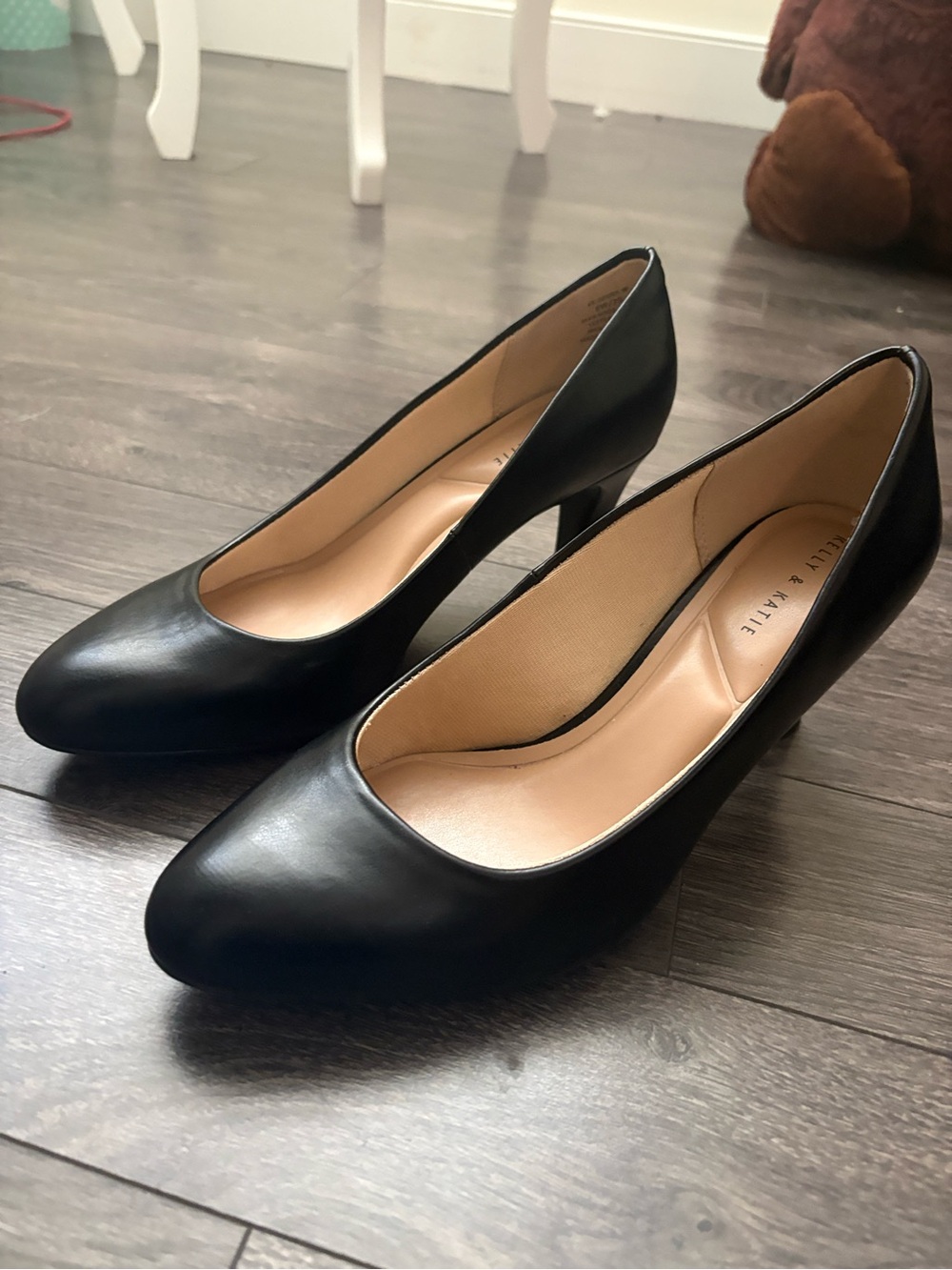 Kelly & Katie Black Mid-Heel Classic Pumps
